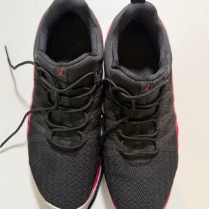 Jordan’s Deca Fly Black And Pink 7Y